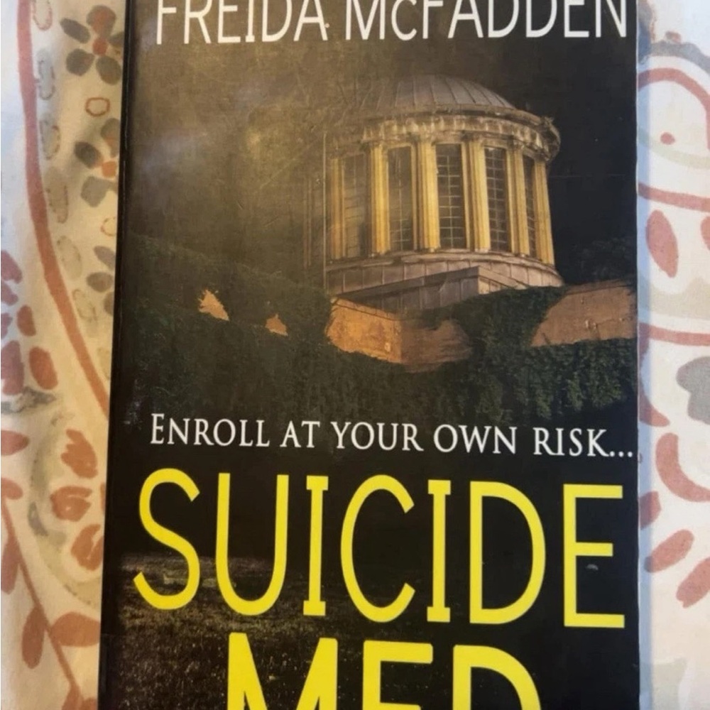 Suicide Med by Freida McFadden BRAND NEW